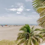 Lux Beach House, Aldaba Selection