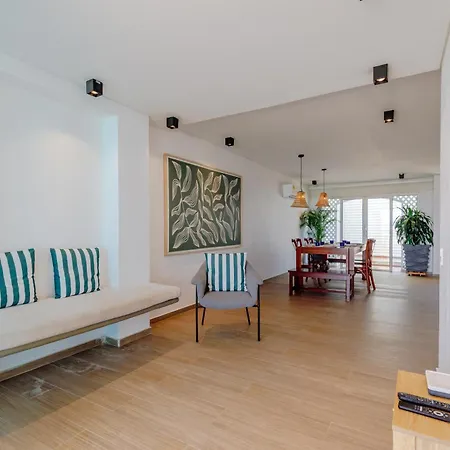 Villa Lux House, Aldaba Selection