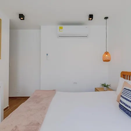 Lux House, Aldaba Selection