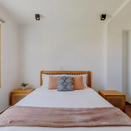 Villa Lux House, Aldaba Selection *