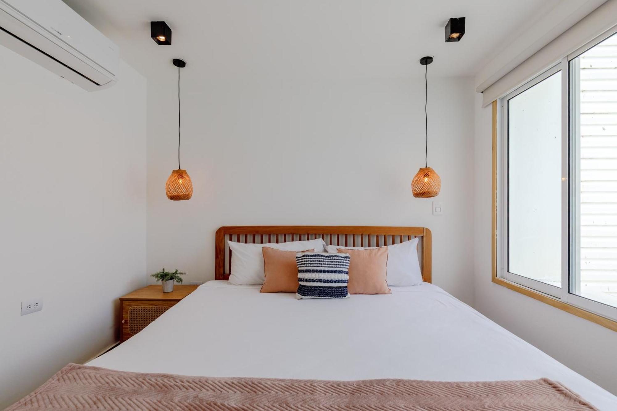 Villa Lux House, Aldaba Selection