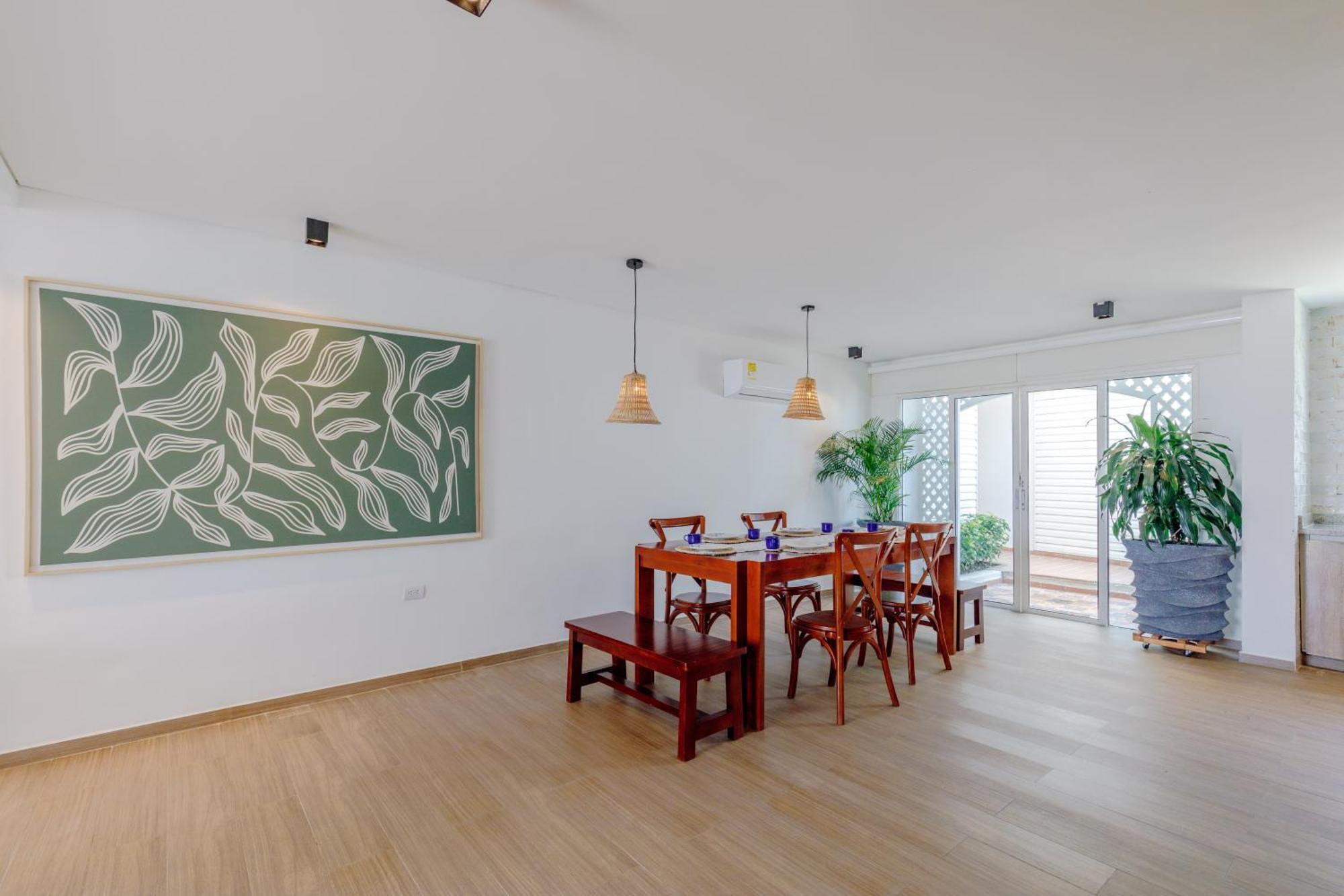 Lux House, Aldaba Selection