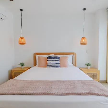 Villa Lux House, Aldaba Selection *