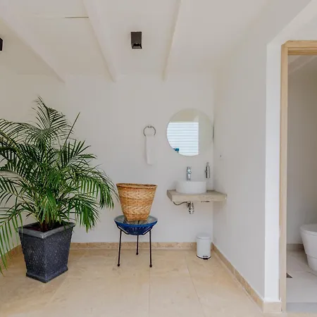Villa Lux House, Aldaba Selection *