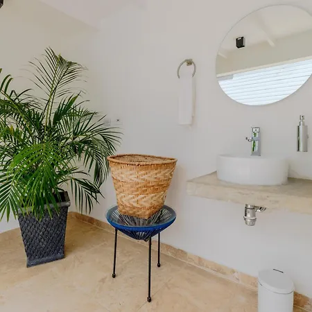 Villa Lux House, Aldaba Selection *