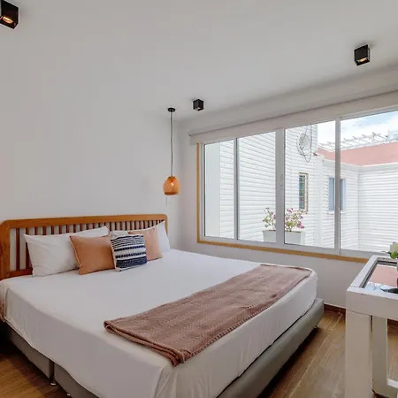 Villa Lux House, Aldaba Selection