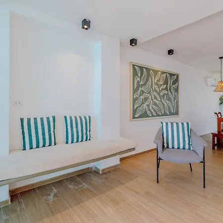 Lux House, Aldaba Selection