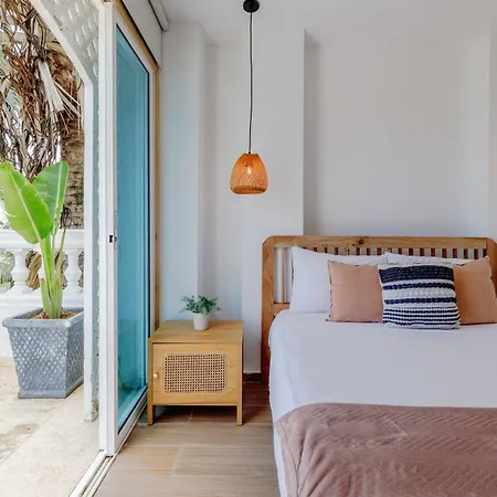 Lux House, Aldaba Selection