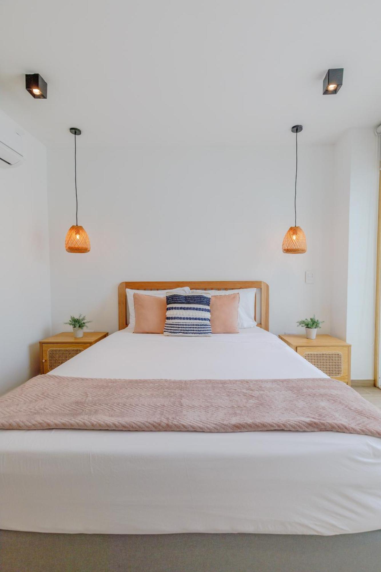 Villa Lux House, Aldaba Selection *