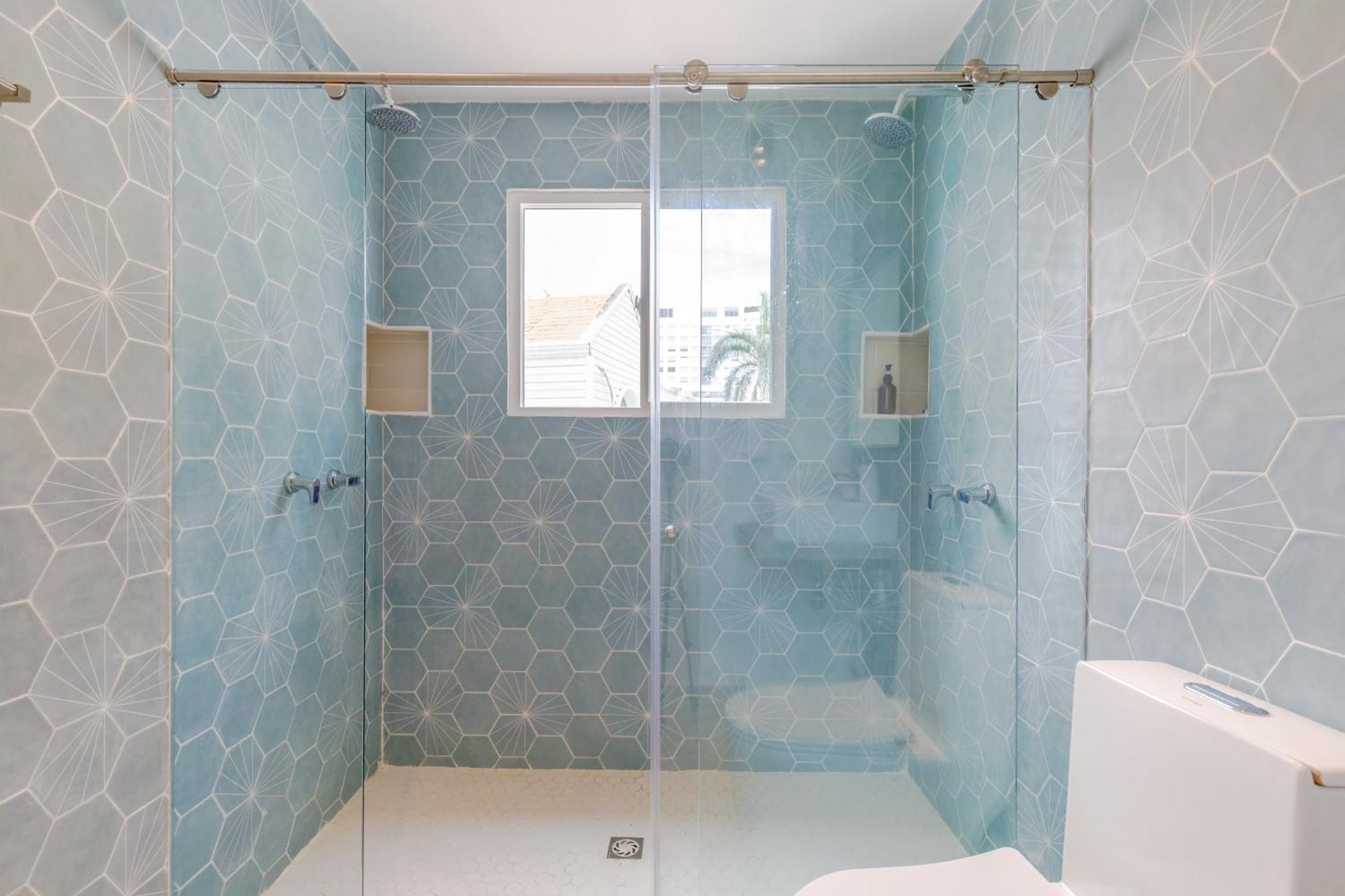 Lux House, Aldaba Selection