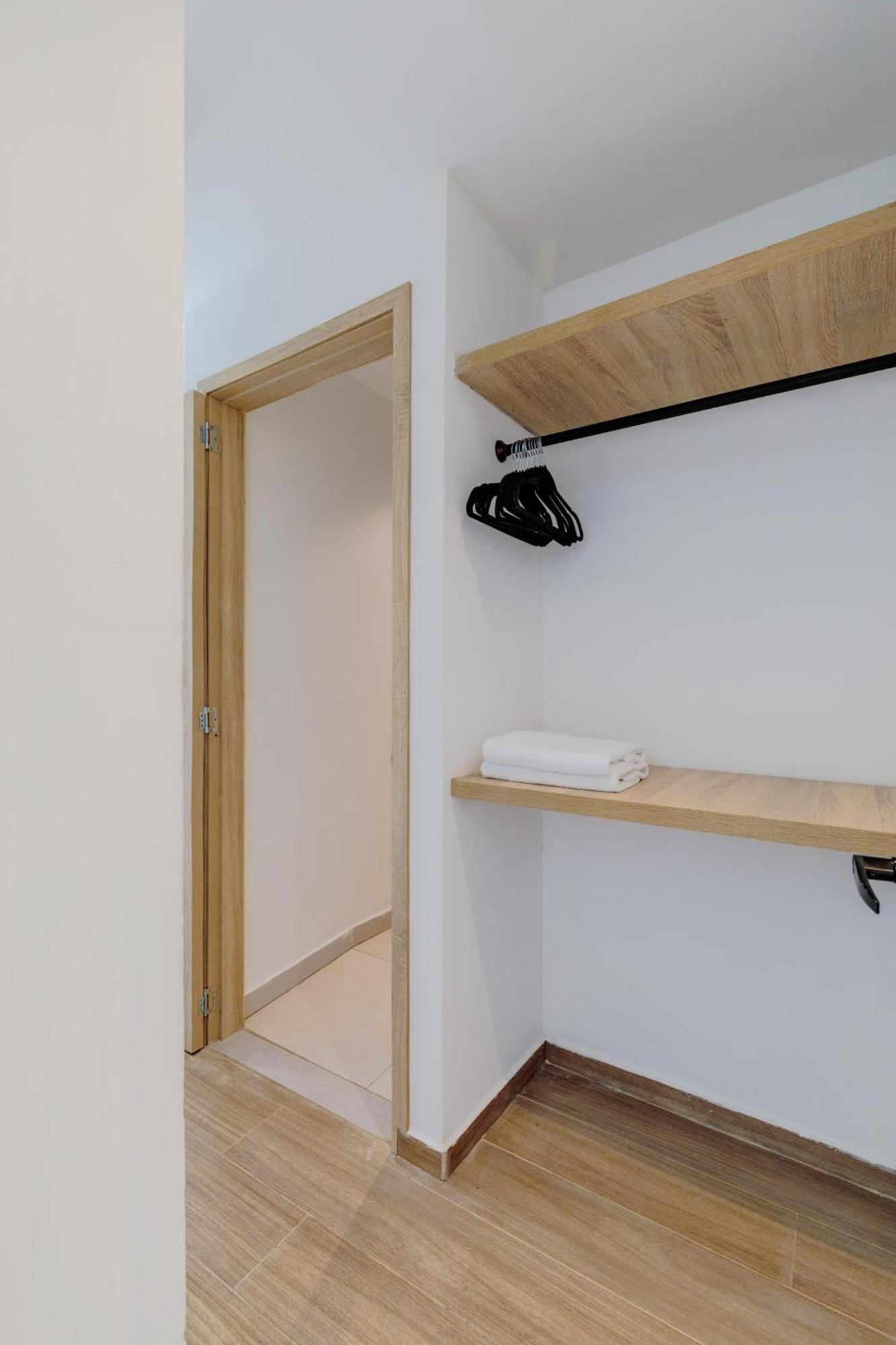 Lux House, Aldaba Selection *