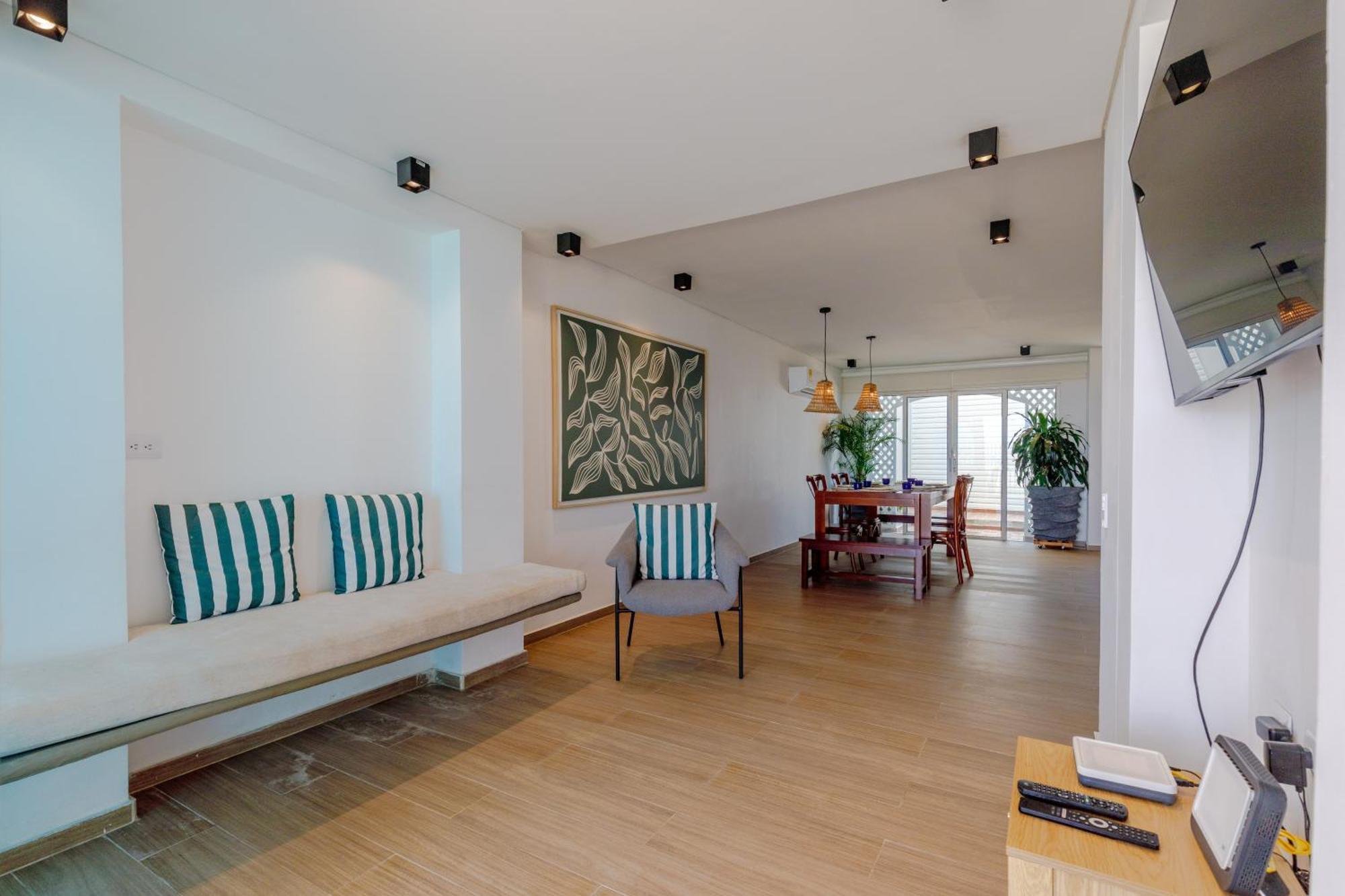 Lux House, Aldaba Selection *