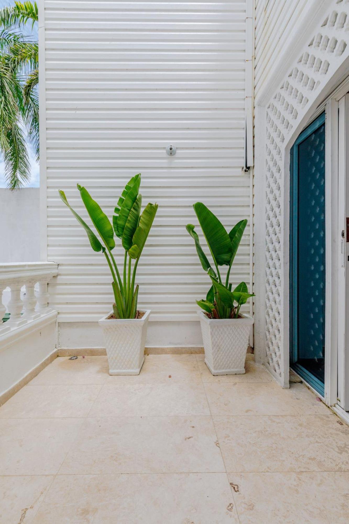 Lux House, Aldaba Selection Villa